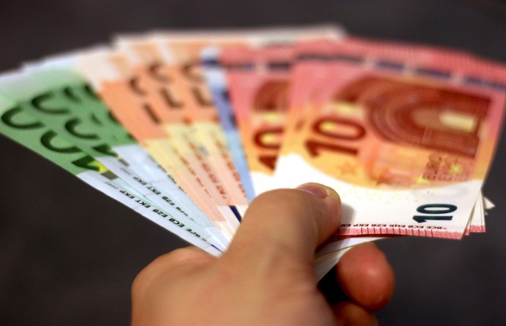 Mitkä Maat Käyttävät Euroa?